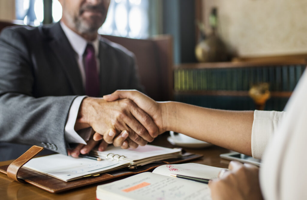 An accounting shaking hands with a client after discussing the process of a custody rule audit